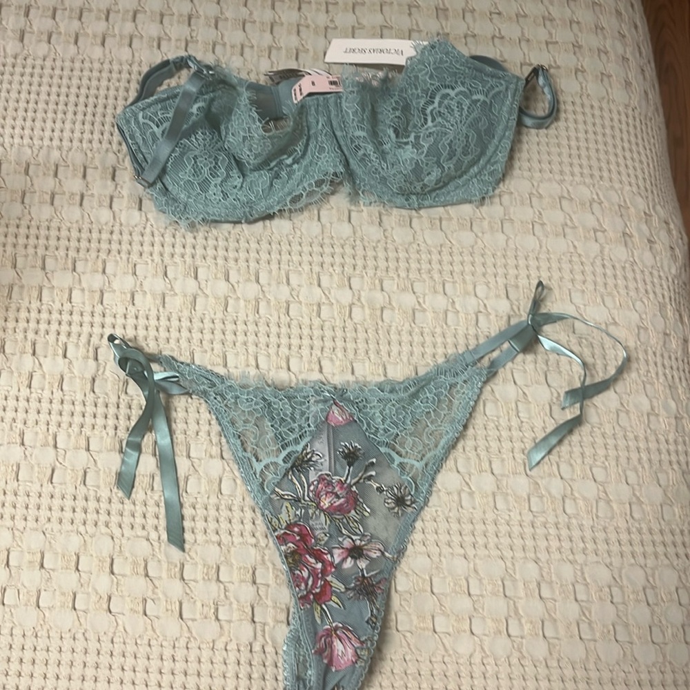 Victorias Secret Dream Angels set 32D and small panties